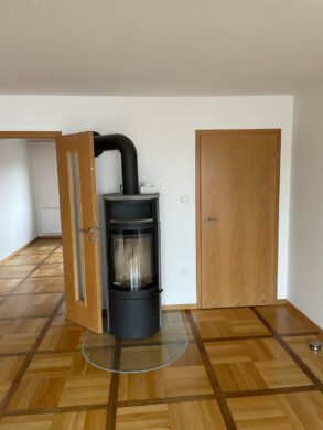 Gemütliche 4-Zimmer-Wohnung mit Kamin und Balkon!, 74336 Brackenheim, Wohnung