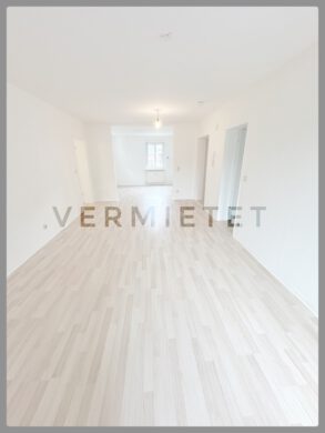 Lichtdurchflutete 3-Zimmer-Wohnung mit Balkon – inkl. Stellplatz!, 66539 Neunkirchen, Wohnung