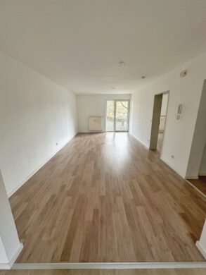 Lichtdurchflutete 3-Zimmer-Wohnung mit Balkon und Stellplatz!, 66539 Neunkirchen, Wohnung