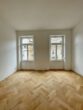 Frisch Saniert: Stilvolle 4-Zimmer-Wohnung in historischem Gebäude! - Wohnzimmer