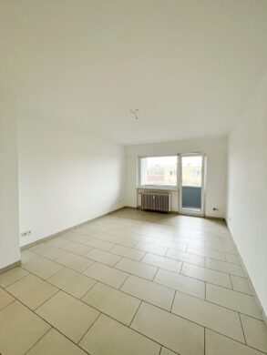 Freundliche und helle 3-Zimmer-Wohnung mit Balkon!, 68519 Viernheim, Wohnung